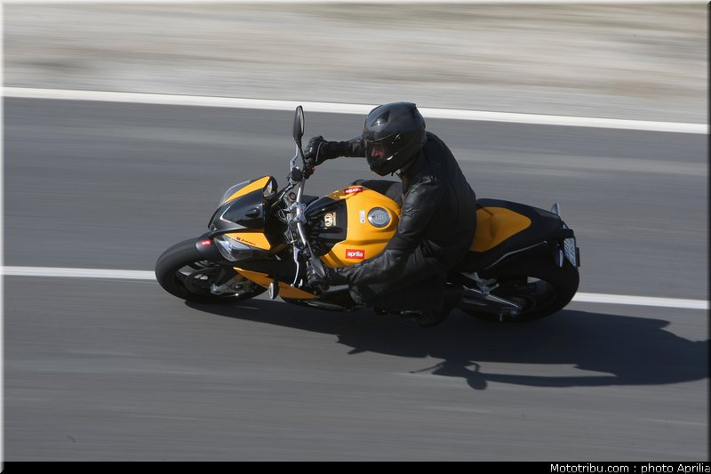aprilia_v4_tuono_2011_0030