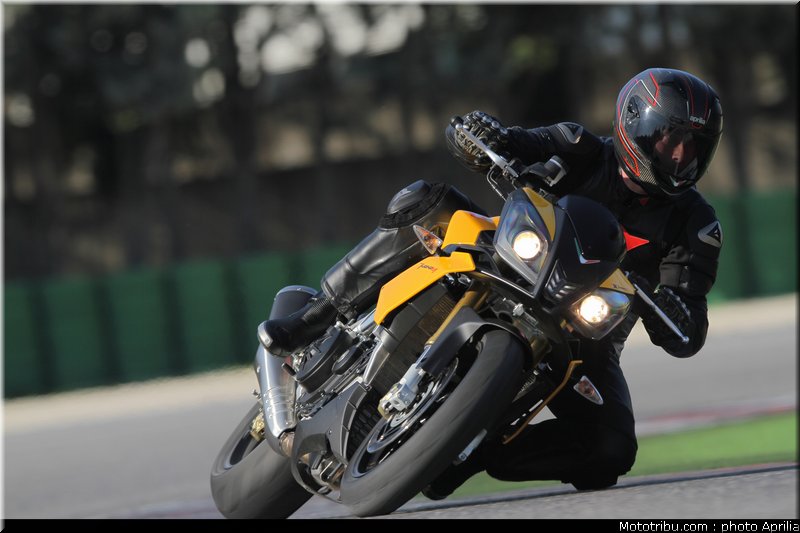 aprilia_v4_tuono_2011_0035