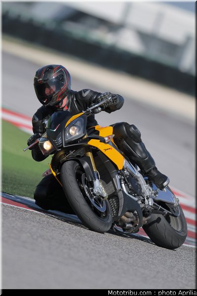 aprilia_v4_tuono_2011_0036