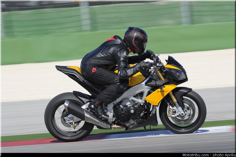 aprilia_v4_tuono_2011_0044