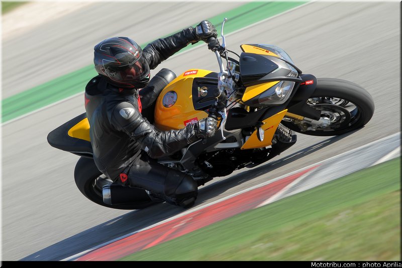 aprilia_v4_tuono_2011_0046