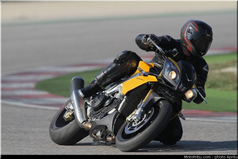 aprilia_v4_tuono_2011_0047