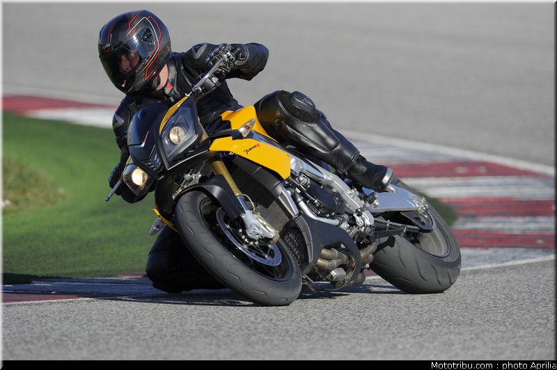 aprilia_v4_tuono_2011_0051