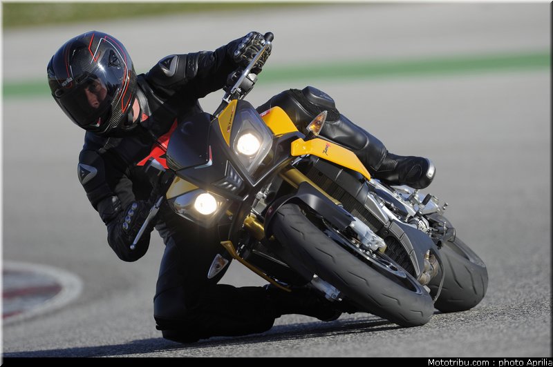 aprilia_v4_tuono_2011_0052
