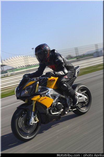 aprilia_v4_tuono_2011_0055
