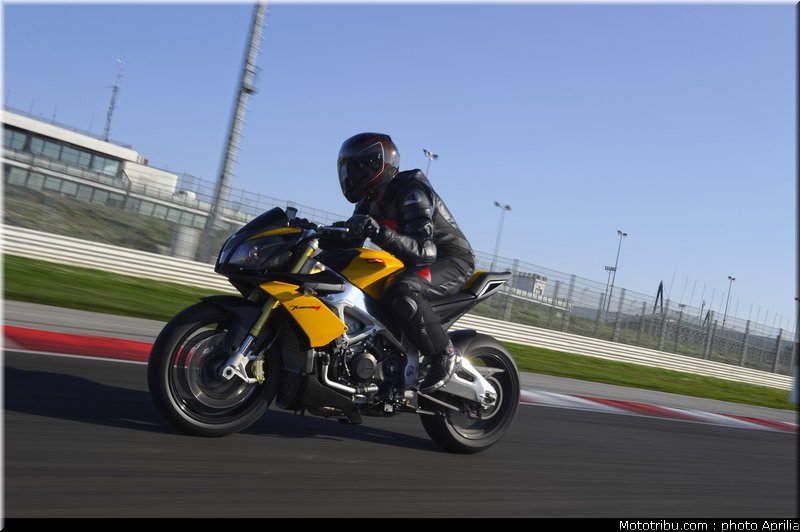 aprilia_v4_tuono_2011_0056