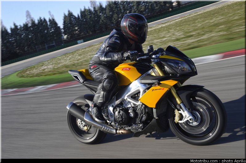 aprilia_v4_tuono_2011_0057