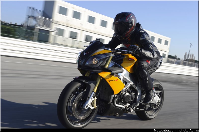 aprilia_v4_tuono_2011_0058