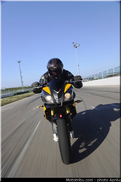 aprilia_v4_tuono_2011_0061