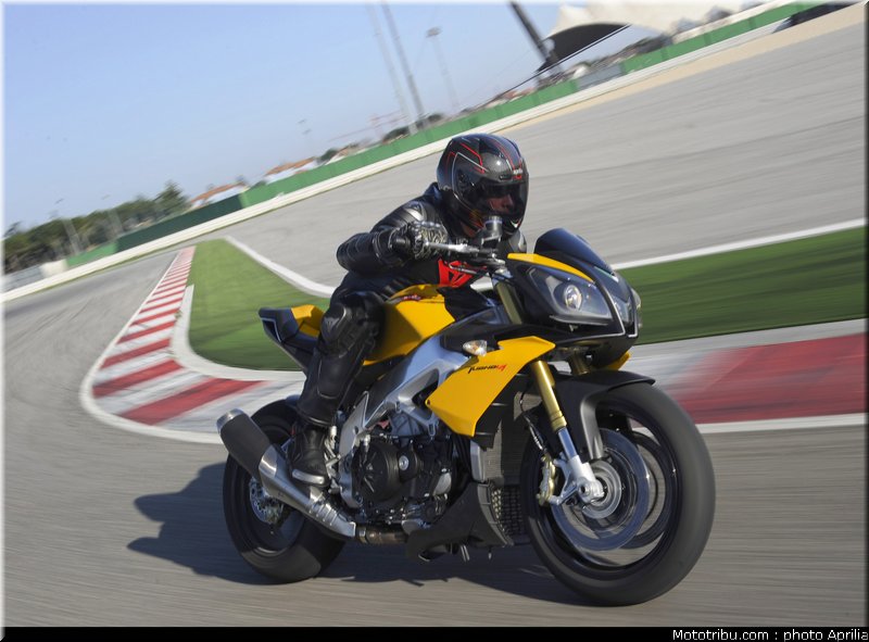 aprilia_v4_tuono_2011_0062