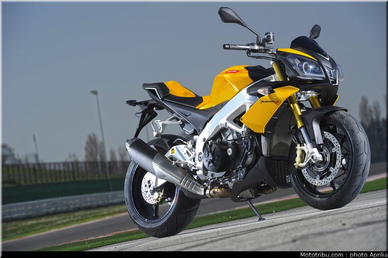 aprilia_v4_tuono_2011_0066