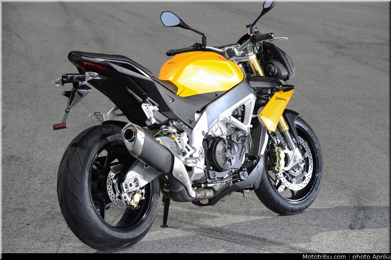 aprilia_v4_tuono_2011_0067
