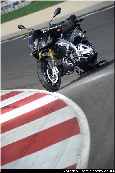 aprilia_v4_tuono_2011_0071