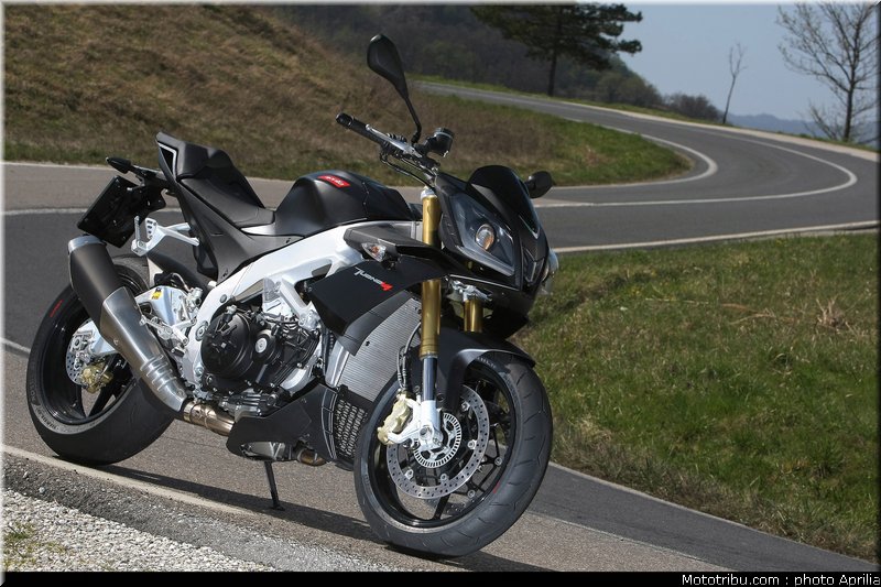 aprilia_v4_tuono_2011_0073