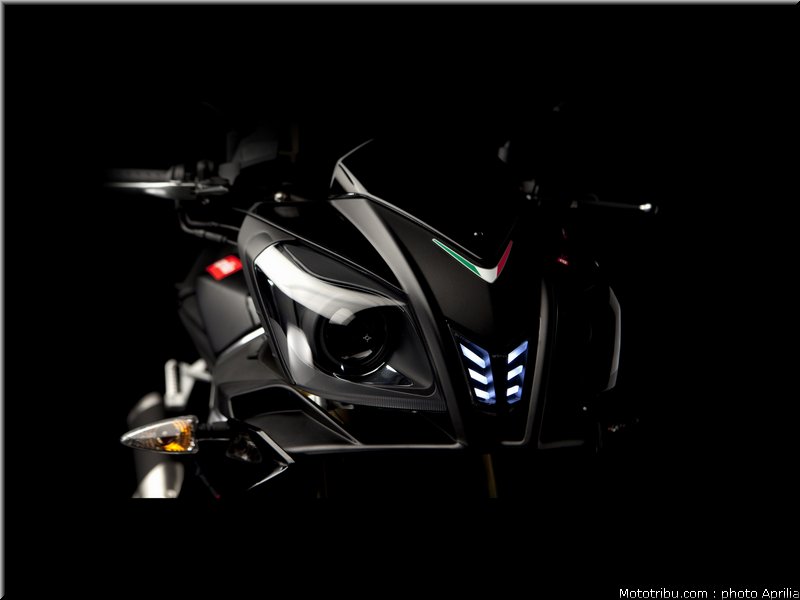 aprilia_v4_tuono_2011_0075