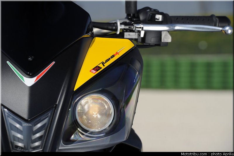 aprilia_v4_tuono_2011_0077