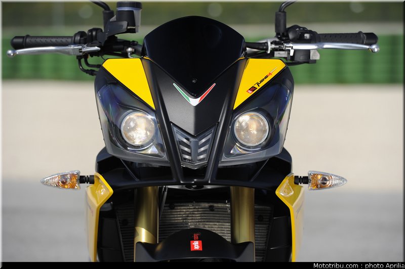 aprilia_v4_tuono_2011_0078