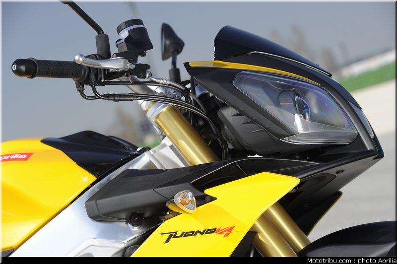 aprilia_v4_tuono_2011_0080