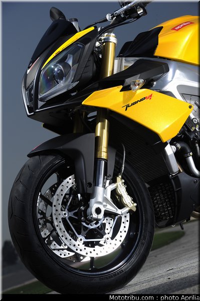 aprilia_v4_tuono_2011_0082