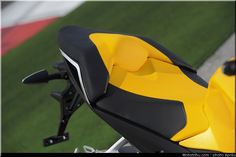 aprilia_v4_tuono_2011_0084
