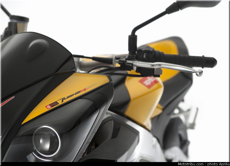 aprilia_v4_tuono_2011_0097