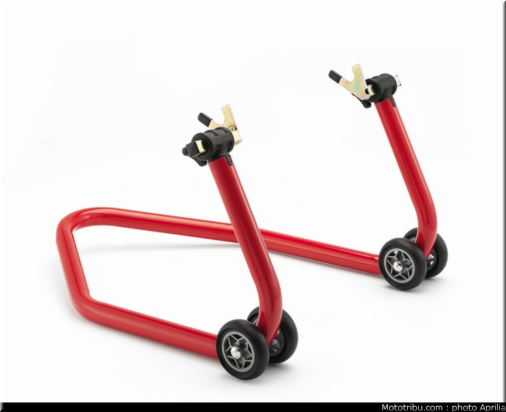 aprilia_v4_tuono_2011_0111