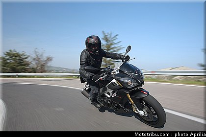 aprilia_v4_tuono_2011_0020.jpg