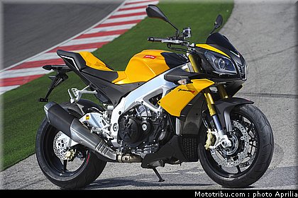 aprilia_v4_tuono_2011_0064.jpg