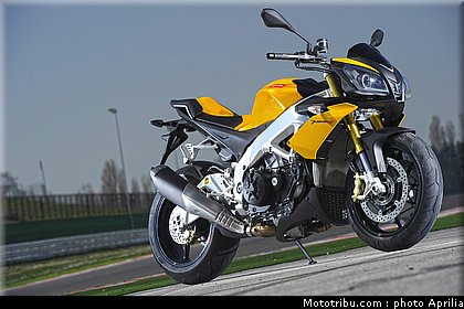 aprilia_v4_tuono_2011_0066.jpg