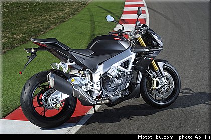 aprilia_v4_tuono_2011_0070.jpg