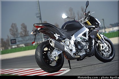 aprilia_v4_tuono_2011_0072.jpg