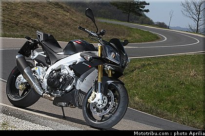 aprilia_v4_tuono_2011_0073.jpg