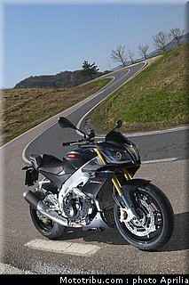 aprilia_v4_tuono_2011_0074.jpg