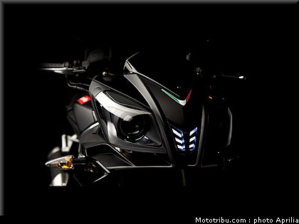 aprilia_v4_tuono_2011_0075.jpg