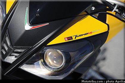 aprilia_v4_tuono_2011_0079.jpg