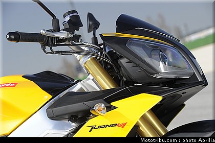 aprilia_v4_tuono_2011_0080.jpg