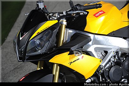 aprilia_v4_tuono_2011_0081.jpg
