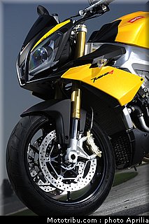 aprilia_v4_tuono_2011_0082.jpg