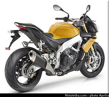aprilia_v4_tuono_2011_0087.jpg