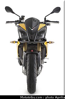 aprilia_v4_tuono_2011_0089.jpg