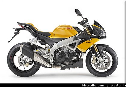 aprilia_v4_tuono_2011_0092.jpg