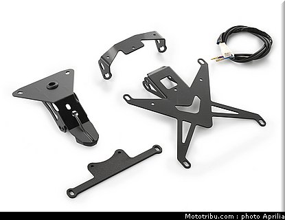 aprilia_v4_tuono_2011_0103.jpg