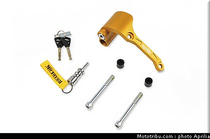 aprilia_v4_tuono_2011_0110.jpg