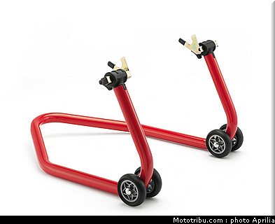 aprilia_v4_tuono_2011_0111.jpg
