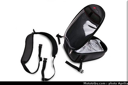 aprilia_v4_tuono_2011_0113.jpg