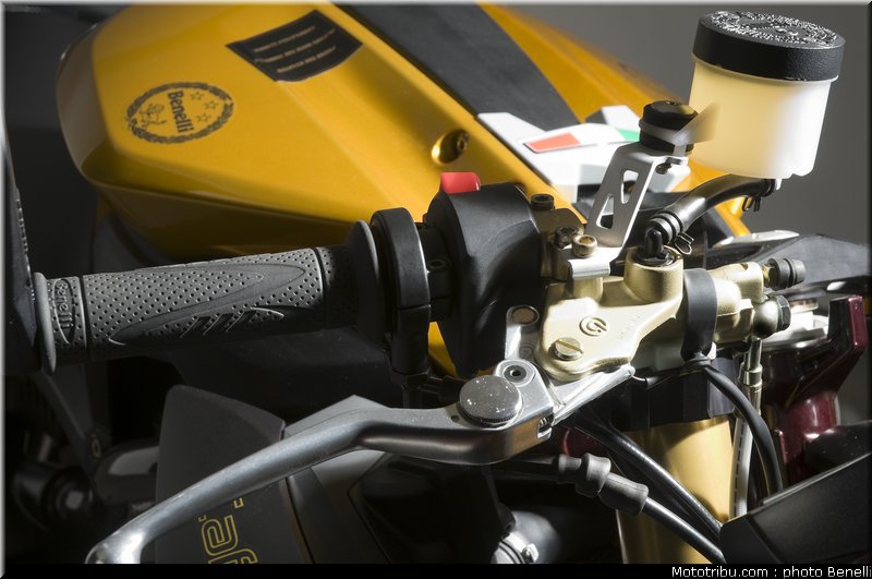 benelli_cafe_racer_899_3_2011