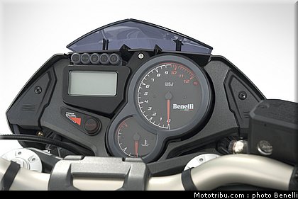 benelli_centenario_racer_1130_2_2011.jpg