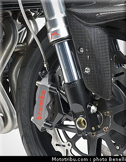 benelli_tnt_r160_3_2011.jpg