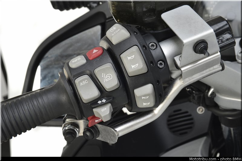 bmw_2012_r1200rt_gendarmerie_035