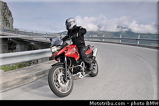 bmw_2013_f_700_gs_04.jpg